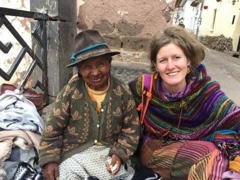 Angel with indigenous lady in Cusco :) 